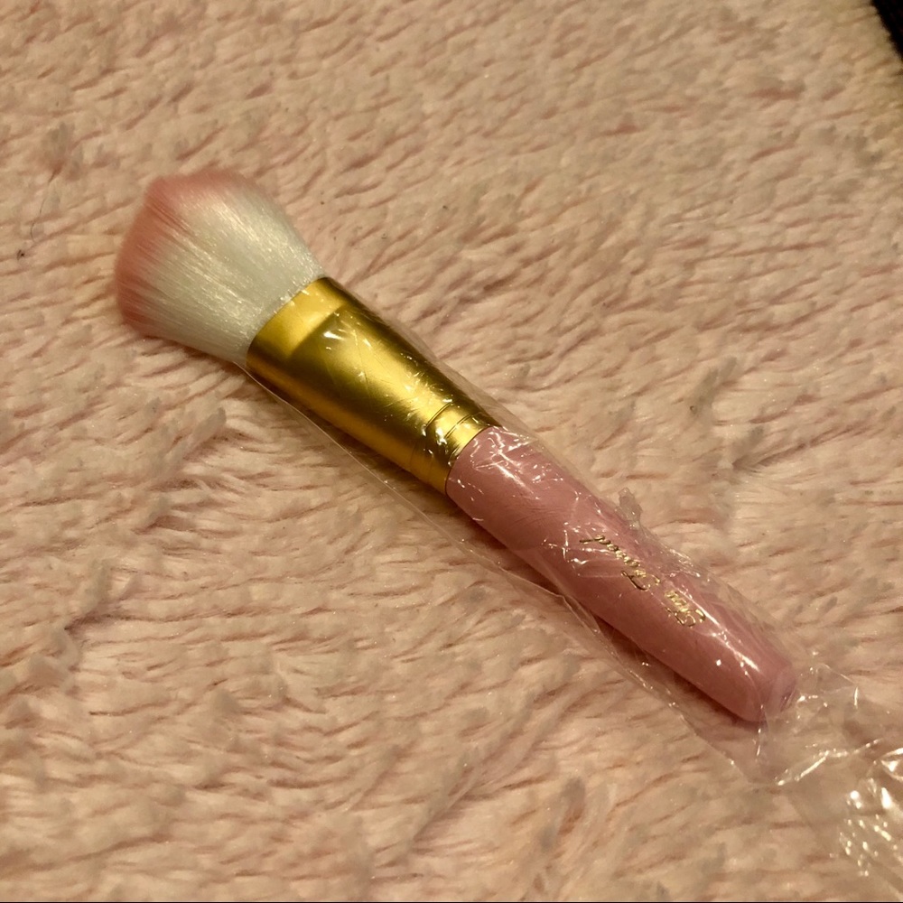 Too Faced Teddy Bear Hair Brush
